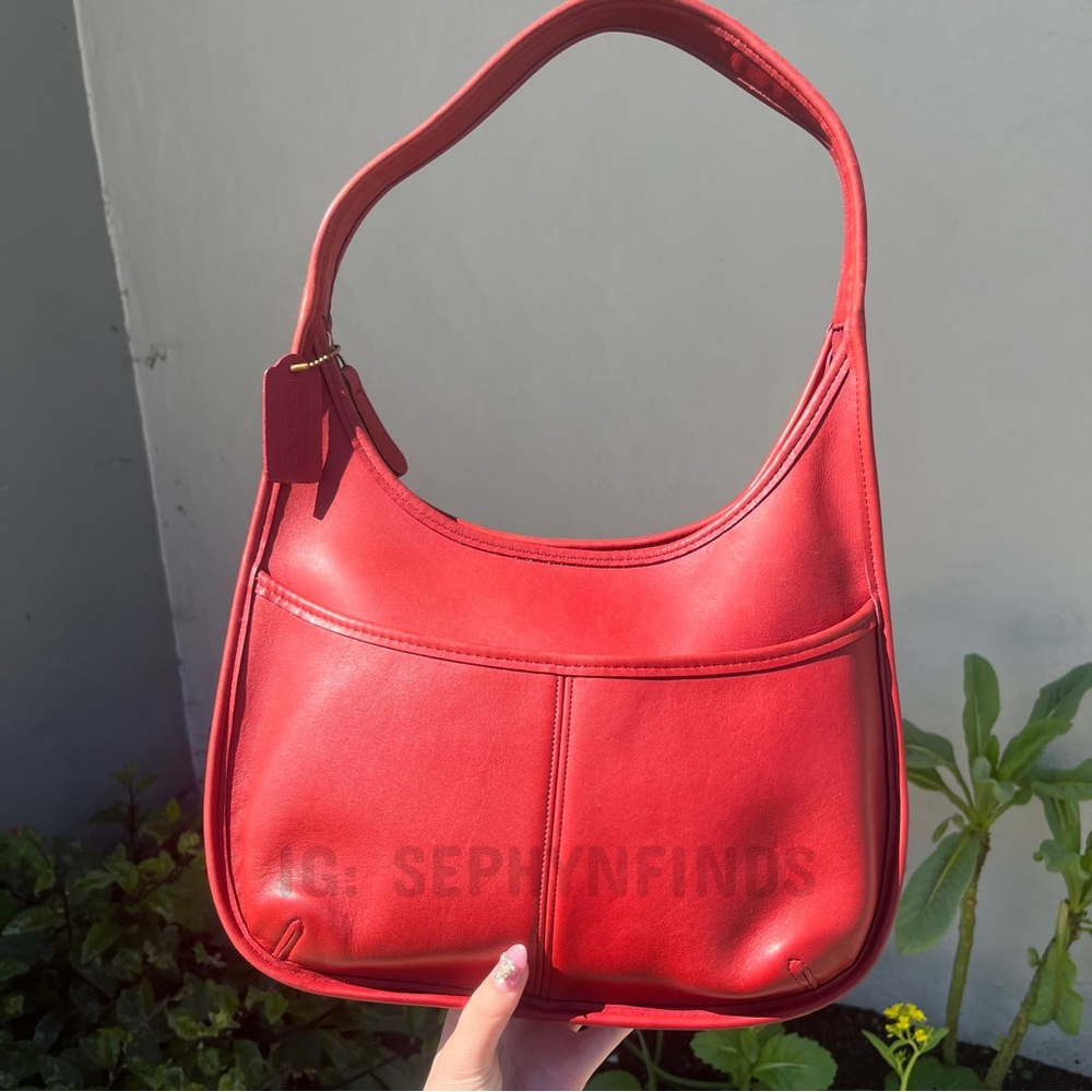 VINTAGE COACH ERGO Pocket Zip 9033 in Red Leather Shoulder Bag